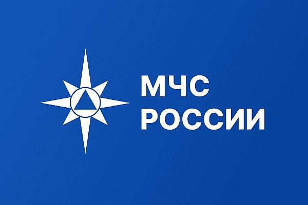 На Курилах вертолет Ми 8 МЧС России совершил грубую посадку Вертолет Ми 8 МЧС совершил грубую посадку на острове Итуруп остров южной группы Большой гряды Курильских островов Сахалинской области Об этом сообщает ТАСС со ссылкой на данные ГУ МЧС России по региону Произошла жесткая посадка на Итурупе Погибших и пострадавших нет На месте работает комиссия по выявлению причины происшествия сообщили в МЧС Инцидент произошел с вертолетом Ми 8 Хабаровского авиационно спасательного центра МЧС России уточнили агентству в главном управлении ведомства по области aviaru net n287134
