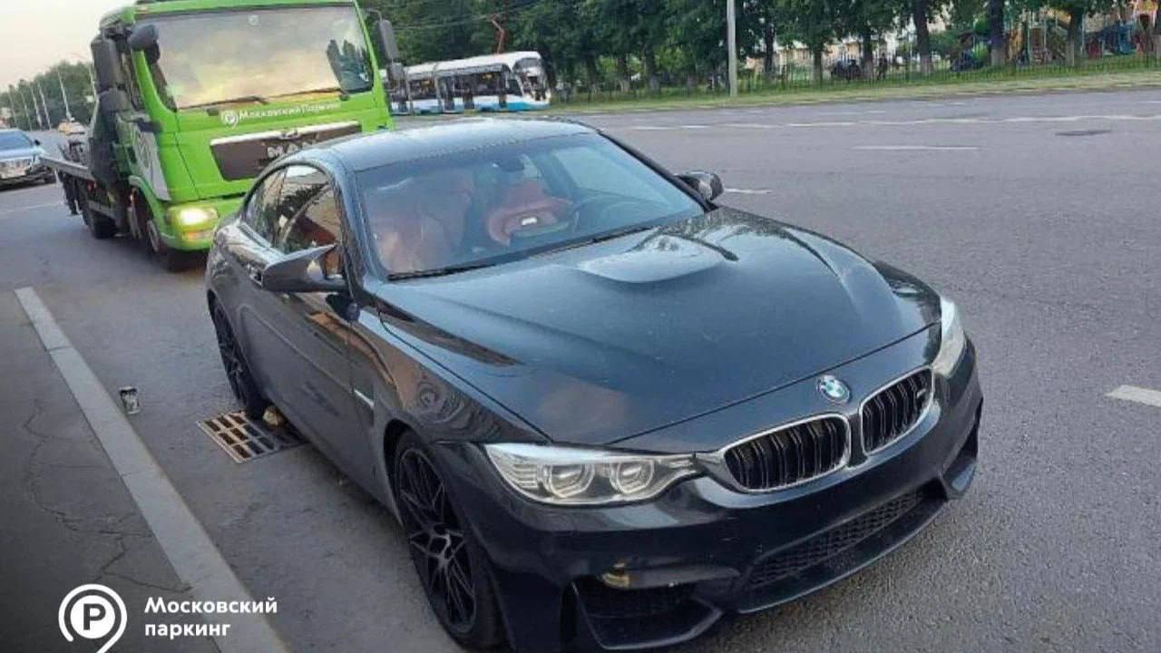 BMW лидируют по числу эвакуированных в столице машин с поддельными или отсутствующими номерами   Всего на спецстоянки в Москве увезли 2,4 тысячи машин. После BMW идут Geely, Mercedes, Toyota и Audi  ЧП / Москва