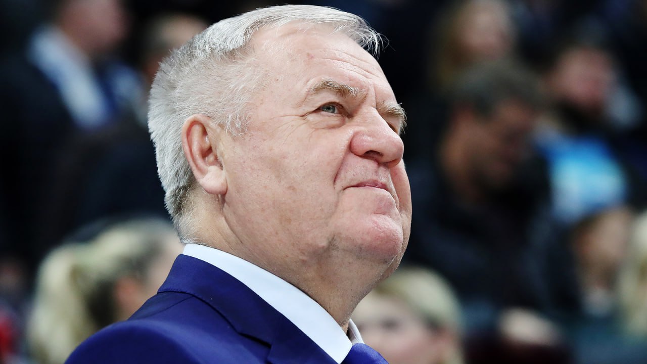 Владимир Крикунов покинул пост главного тренера Сочи и перешел на должность консультанта тренерского штаба Его место занял Дмитрий Михайлов ранее работавший в штабе старшим тренером