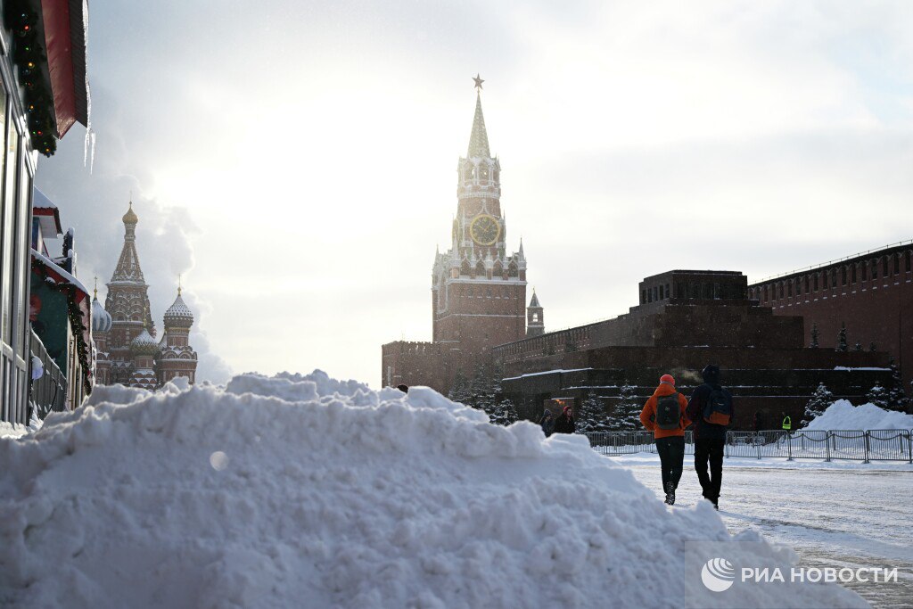Сугробы могут появиться в Москве только в последние дни декабря сообщают синоптики Подписаться на РИА Новости