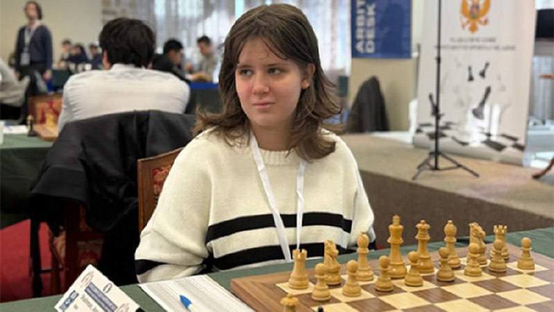 Интересный Оренбург Арсений Нестеров и Анна Шухман выиграли Суперфинал чемпионата России по шахматам Соревнования проходили в Москве 22 летний Нестеров впервые в карьере победил в чемпионате России а 16 летняя оренбурженка Анна Шухман стала самой молодой чемпионкой России знайнаших Новости тут