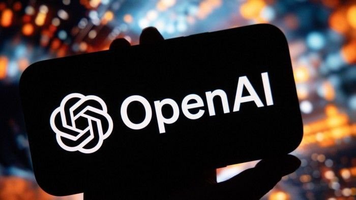 AGI  пока  не будет, но будет новая модель    OpenAI анонсировали выпуск своей новой ИИ-модели o3-mini, которая выйдет уже через 2 недели.  По словам Альтмана, хотя o3-mini уступает более мощной модели o1 pro в некоторых аспектах, она все равно демонстрирует впечатляющую скорость работы.    Кроме того, Альтман опроверг слухи о скором внедрении  АGI.  «Мы не создали AGI и не планируем запускать его в ближайшее время. Пожалуйста, уменьшите свои ожидания в 100 раз», — отметил он.  Источник  #новостИИ