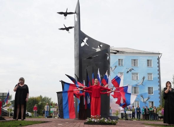 Игорь Кобзев принял участие в открытии сквера памяти героев СВО в Свирске Общественное пространство стало частью большого мемориального комплекса Читать подробнее на сайте