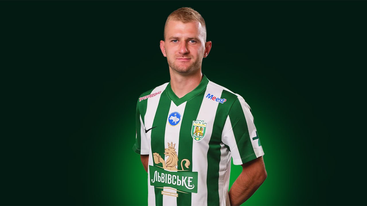 Из за русского языка футболиста львовских Карпат лишили капитанской повязки сообщают украинские СМИ Инцидент произошел на сборах Перед матчем Карпат со шведским клубом ГАИС Денис Мирошниченко который на тот момент был капитаном команды обратился к своим партнерам на русском языке Этот момент попал в трансляцию пишет один из украинских источников После матча Карпаты опубликовали официальное заявление В связи с действиями капитана Дениса Мирошниченко имевшими место перед контрольным матчем против шведского клуба ГАИС команда выберет нового капитана Новым капитаном львовского клуба по итогам командного голосования был избран защитник сборной Молдавии Владислав Бабогло