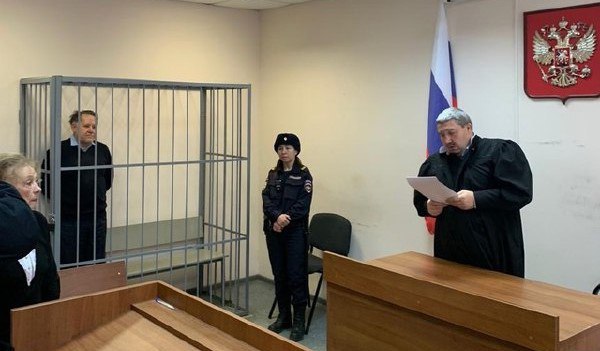 Суд в Екатеринбурге назначил 10 месяцев исправительных работ экс-завкафедрой управления персоналом Уральского государственного горного университета УГГУ Сергею Абрамову, сообщили «Ъ-Урал» в пресс-службе Свердловского областного суда. Напомним, его обвинили в публичном распространении заведомо ложной информации о ВС РФ. По версии следствия, преподаватель в присутствии студентов высказывался о российской армии. Фото: пресс-служба Свердловского областного суда Подписывайтесь на «Ъ-Урал»