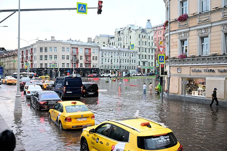 Москва установила новый рекорд по объёму осадков 17 мая стало самым дождливым днём в столице с 1904 года Москваунт Подписаться