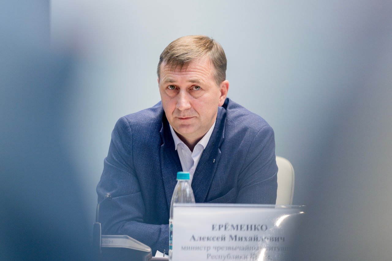 Сергей Аксёнов: Президент наградил министра чрезвычайных ситуаций Республики Крым Алексея Михайловича Еременко медалью «За отвагу на пожаре». Поздравляю Алексея Михайловича с заслуженной наградой. Личный пример руководителя всегда очень важен, это одна из основ успешной работы любой структуры.