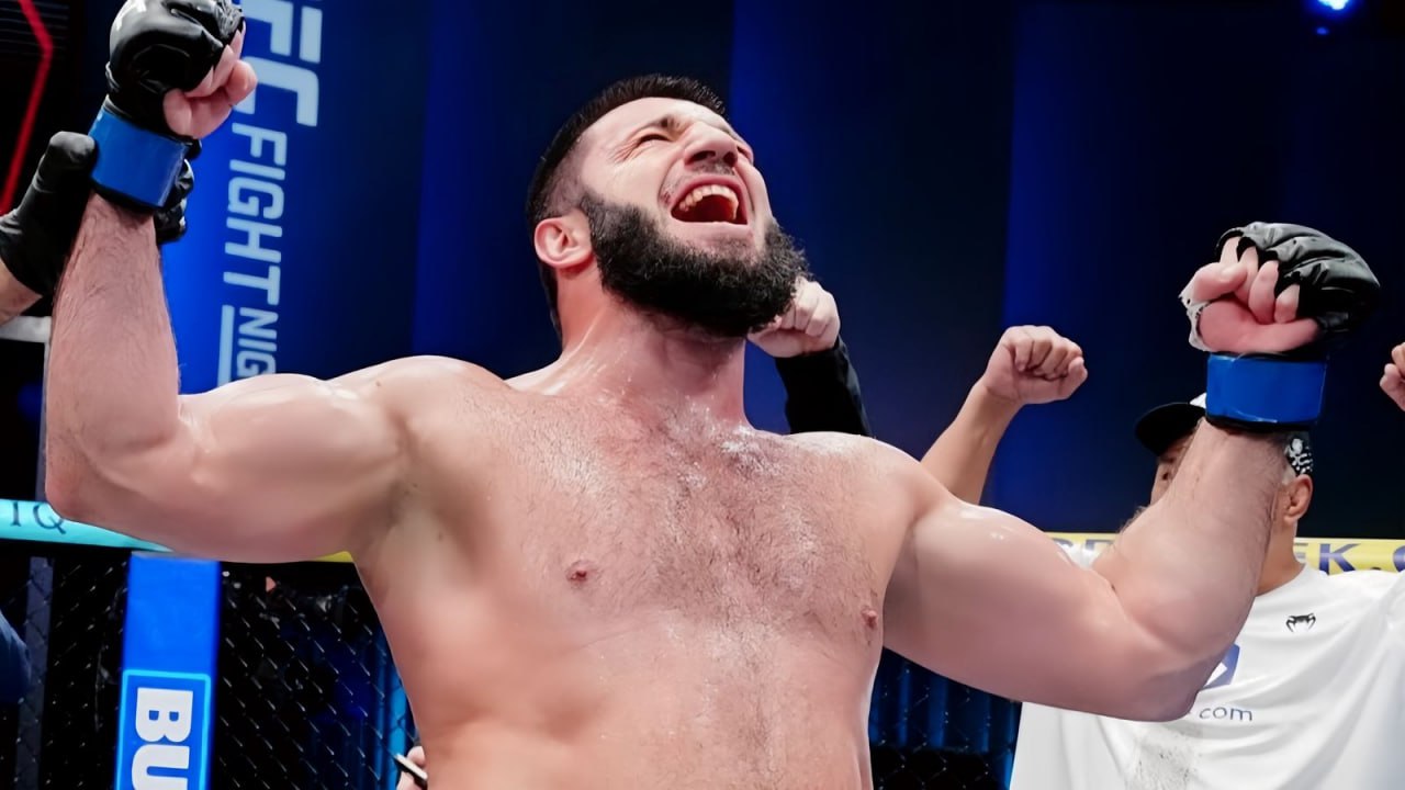 Ризван Куниев впервые победил в UFC Дагестанец Ризван Куниев записал в актив первую победу в UFC Спортсмен выступил на турнире лиги в Лас Вегасе где встретился с бойцом из первой десятки рейтинга тяжелого веса Жаилтоном Алмейдой Бой продлился всю отведенную дистанцию на протяжении всех трех раундов Куниев смотрелся предпочтительнее и активнее своего соперника Судейское решение было полностью на стороне дагестанского бойца