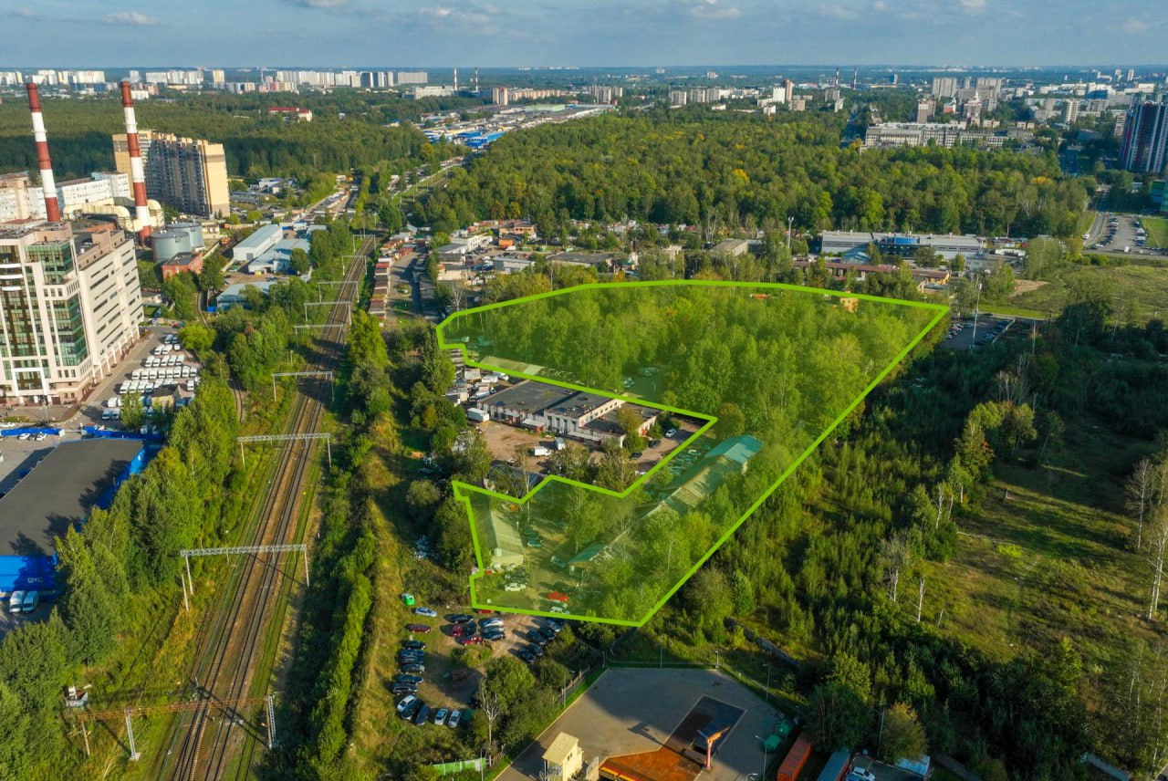 Участок под логистический парк в Петербурге выставили на торги за 514 млн руб Имущественный комплекс в Калининском районе Санкт Петербурга выставили на аукцион со стартовой ценой в 514 млн руб Предполагается что имущество может быть использовано как площадка для строительства логистического парка сообщила пресс служба Дом РФ В лот вошли комплекс зданий общей площадью 5500 кв м и участки общей площадью 3 га Также в лот входит аренда участка 0 4 га Аукцион запланирован на 29 сентября Имущественный комплекс находится рядом с улицами Лабораторная и Кушелевская дорога По данным пресс службы компании Отмечается что окружение представлено железнодорожными путями многоквартирной жилой застройкой социальными промышленно складскими и коммерческими объектами Дом РФ Подпишитесь на Ведомости Северо Запад