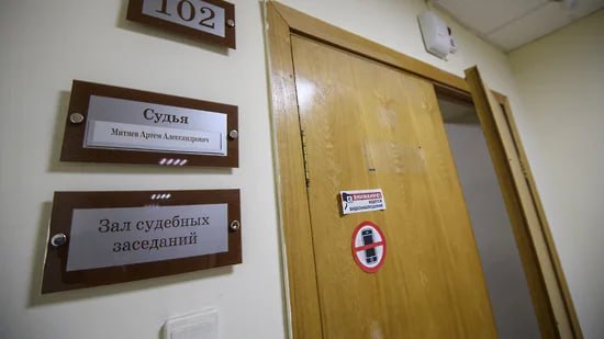 Кипрская компания не смогла отменить взыскание € 10 млн в пользу «Ильюшин финанс» 9-й арбитражный апелляционный суд отклонил жалобу кипрской Cyprus Aircraft Leasing 2 на решение арбитражного суда Москвы о взыскании с нее € 9,9 млн 893 млн руб. по курсу ЦБ на 22 мая в пользу лизинговой компании АО «Ильюшин Финанс Ко» входит в «Ростех» . Информация об этом появилась в картотеке арбитражных дел. Решение первой инстанции оставлено в силе. Фото: Артемий Шуматов/Коммерсантъ Подписывайтесь на «Ъ-Черноземье»