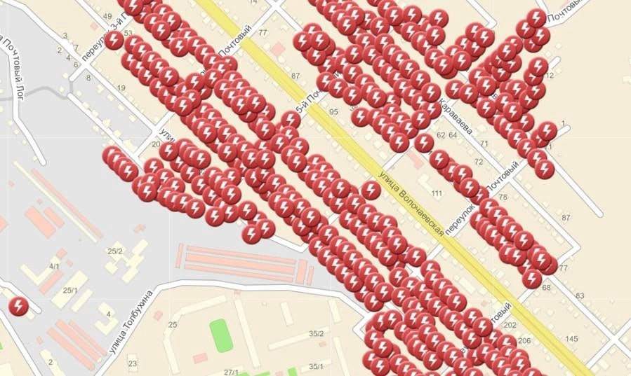 В Новосибирске более 600 домов остались без света из за аварии Аварийное отключение электроэнергии в Дзержинском районе затронуло частный сектор и несколько многоэтажек об этом сообщили в системах жизнеобеспечения города В Дзержинском районе Новосибирска утром 8 декабря произошло аварийное отключение электричества Без света остались 616 домов в основном частные дома на улицах Волочаевская 6 й 8 й Почтовый переулки а также несколько многоэтажек на улицах Доватора Караваева Липецкая и Новороссийская По данным филиала Новосибирские городские электрические сети АО РЭC отключение началось в 03 45 причиной стала повреждённая линия ТП 5435 692 699 и другие Восстановление подачи электроэнергии планируется к 12 00 Жителям рекомендуют соблюдать осторожность при использовании обогревателей и бытовой техники в морозную погоду Сиб фм Подписаться на канал