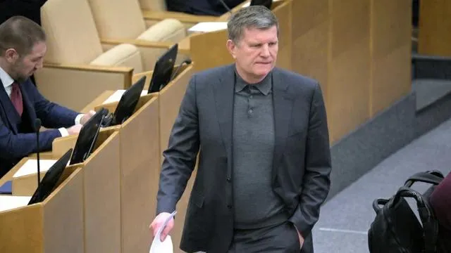Бизнесмен Олег Савченко передумал возвращаться в Государственную Думу Ранее он подал документы для участия в предварительном голосовании Единой России на территории Костромской области ПУЛ34
