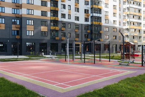 ГК ФСК под брендом 1 й ДСК завершает создание спортивной инфраструктуры в ЖК Южная Битца друзья И хвастается красивыми картинками Подтверждаем хвастаться есть чем Общая площадь территории для занятий спортом и активного отдыха более 14 тыс квадратных метров Это 5 спортивно физкультурных площадок и 2 спортивно физкультурных кластера Значительная часть объектов уже введена в эксплуатацию Сам ЖК тоже на завершающей стадии реализации заканчивается строительство предпоследнего жилого корпуса а также идут работы по возведению школы В общем ждем финишной прямой уже совсем скоро