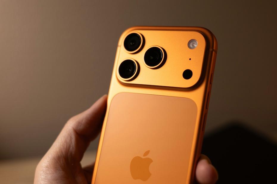 Владельцы iPhone 17 и iPhone Air собрались вместе чтобы рассказать правду о своих ощущениях от новинок Покупатель нового iPhone 17 Pro Max создал ветку на форуме MacRumors чтобы другие владельцы новинок написали свои впечатления от них Оказалось что людям нравятся новые айфоны   www iguides ru main other vladeltsy iphone 17 i iphone air sobralis vmeste chtoby rasskazat pravdu o svoikh oshchushcheniyakh