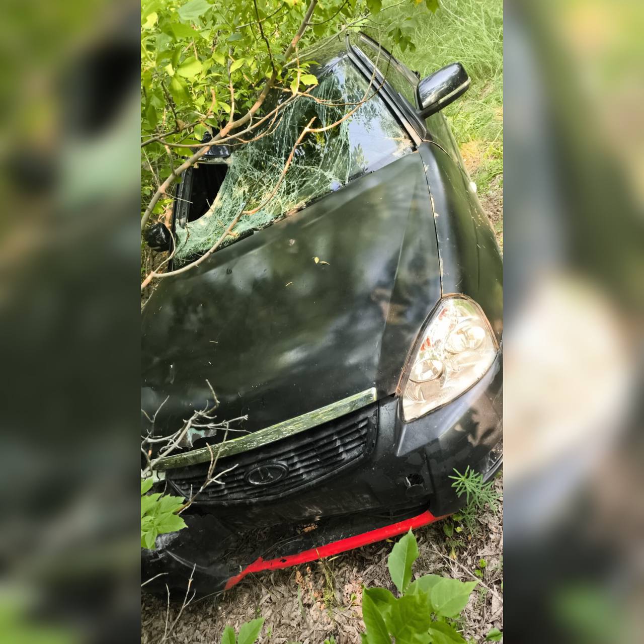 В Абзелиловском районе возбуждено уголовное дело по факту ДТП, в результате которого погибла несовершеннолетняя Белорецким межрайонным следственным отделом СУ СК России по Республике Башкортостан возбуждено уголовное дело по признакам преступления, предусмотренного ч. 4 ст. 264 УК РФ нарушение правил дорожного движения и эксплуатации транспортных средств, повлекшее по неосторожности смерть человека, сопряженное с оставлением места его совершения , по факту ДТП со смертельным исходом, произошедшего в селе Красная Башкирия. По версии следствия, 07 июня 2025 года около 16 часов 35 минут водитель автомобиля «Лада Приора», двигаясь по улице Октябрьская в селе Красная Башкирия, допустил наезд на 16-летнюю девушку, управлявшую электросамокатом. В результате ДТП девушка получила тяжелые травмы и скончалась в реанимационном отделении больницы города Магнитогорска. Водитель автомобиля после совершенного ДТП скрылся с места происшествия. В настоящее время личность и местонахождение водителя установлены, организован комплекс следственных действий с целью установления всех обстоятельств произошедшего и сбора доказательственной базы по делу Расследование уголовного дела находится на контроле руководства следственного управления.