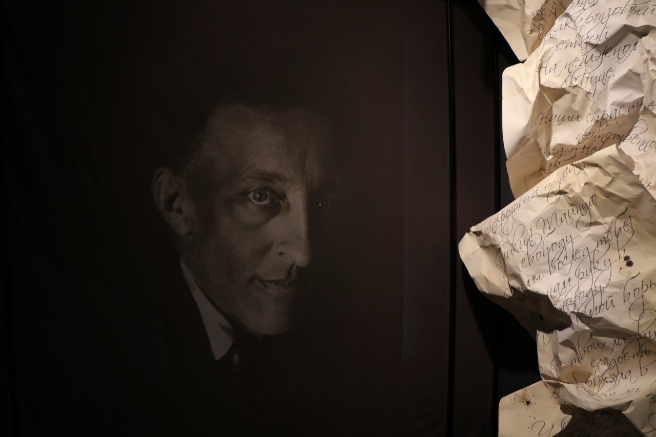 28 ноября родился Александр Блок Жизнь одного из крупнейших представителей русского символизма была тесно связана с городом на Неве поэтому Культура Петербурга подготовила небольшую подборку адресов сыгравших важную роль в судьбе поэта