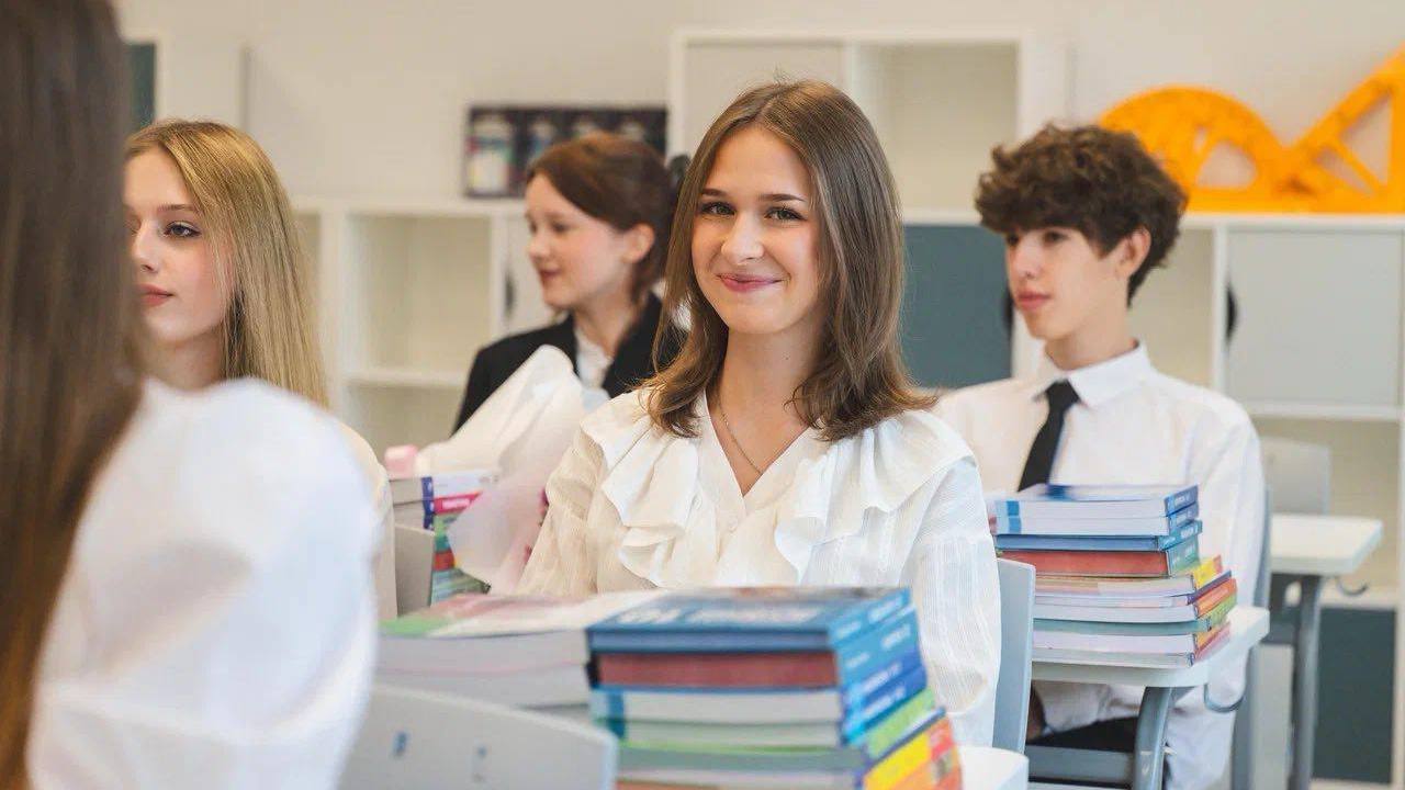 Форум для родителей выпускников 9 х и 11 х классов проведут в Мурманске 17 18 февраля В мероприятии которое пройдет в Губернаторском лицее примут участие более 600 человек сообщили в министерстве образования и науки области Родители получат актуальную информацию о развитии экономики региона кадровой потребности ведущих предприятий особенностях приемной кампании и мерах поддержки студентов Отдельное внимание уделят возможностям системы среднего профессионального образования Мурманской области а также обучению в МАУ Кроме того на форуме будут работать тематические площадки крупных компаний Фото правительство Мурманской области Все самые важные новости Telegram MAX