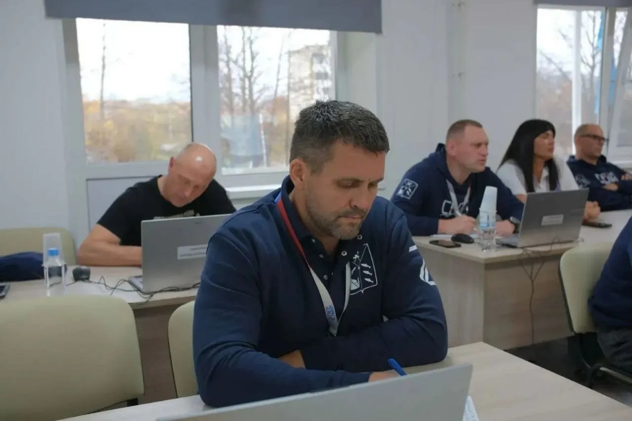 Участники СВОи Герои 49 проходят финальный модуль обучения В Магаданской области участники программы СВОи Герои 49 проходят завершающий этап обучения Четвёртый модуль по направлению Современные технологии управления продлится до 22 мая после него участники представят итоговые аттестационные работы Смотрите на нашем САЙТЕ ЛюдиКолымы Новости Мы в MAX