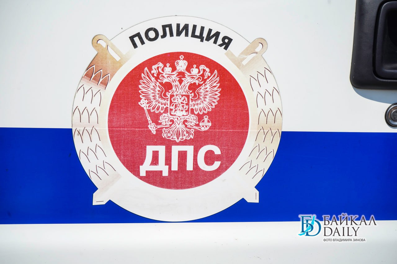 20-летняя девушка погибла в ДТП в Заиграевском районе Бурятии.  Она ехала пассажиркой в автомобиле «Тойота Королла», который съехал с дороги и опрокинулся. Девушка скончалась на месте.  Как сообщили в Госавтоинспекции, за рулём находился молодой человек, не имеющий водительских прав. По предварительным данным, он был пьян