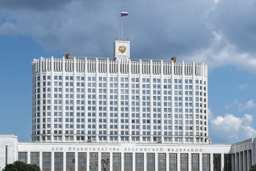 Правительство обсудит субсидии аэропортам юга и центральной части России Правительство РФ на заседании в четверг обсудит выделение Росавиации средств на субсидии аэропортам юга и центральной части России в связи с ограничениями полетов в декабре 2024 - июне 2025 года. Об этом сообщает Прайм со ссылкой на пресс-службу кабмина. "На заседании планируется рассмотреть следующие вопросы... О выделении Росавиации в 2025 году из резервного фонда правительства Российской Федерации бюджетных ассигнований в целях предоставления субсидий из федерального бюджета российским аэропортам", – говорится в сообщении. Субсидии будут выделяться на частичное возмещение расходов по "обычным видам деятельности и процентов по кредитным договорам или договорам займа в период введения режима временного ограничения полетов в аэропорты юга и центральной части России за декабрь 2024 года – июнь 2025 года", поясняет пресс-служба. aviaru.net/n285716