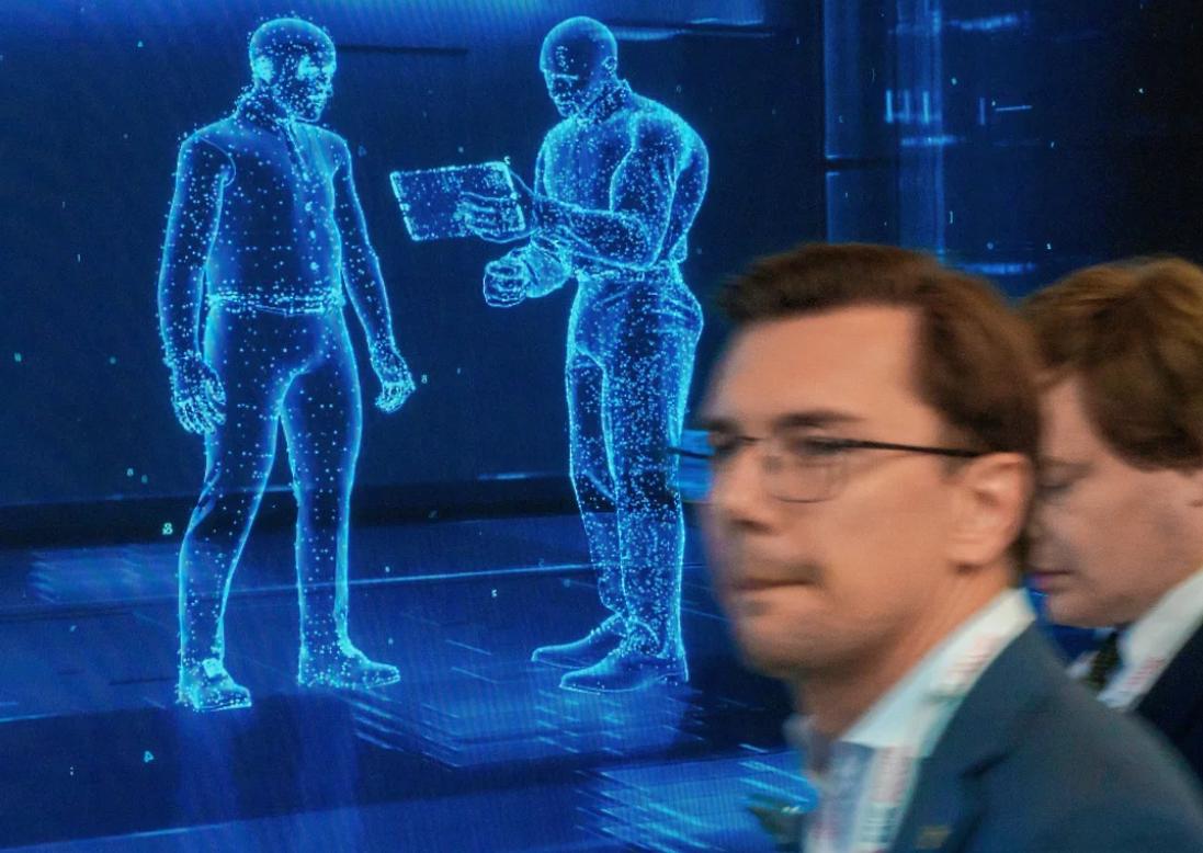 Разработчик сервиса видео-конференц-связи IVA Technologies вложит 500 млн руб. в разработку собственных ИИ-продуктов, рассчитывая укрепить позиции на фоне растущего спроса на цифровых ассистентов Инвестиции будут направлены на автоматизацию программирования, видеоаналитику и т. д. Эксперты считают шаг логичным, но предупреждают о технологических рисках и росте стоимости самой технологии Подписаться