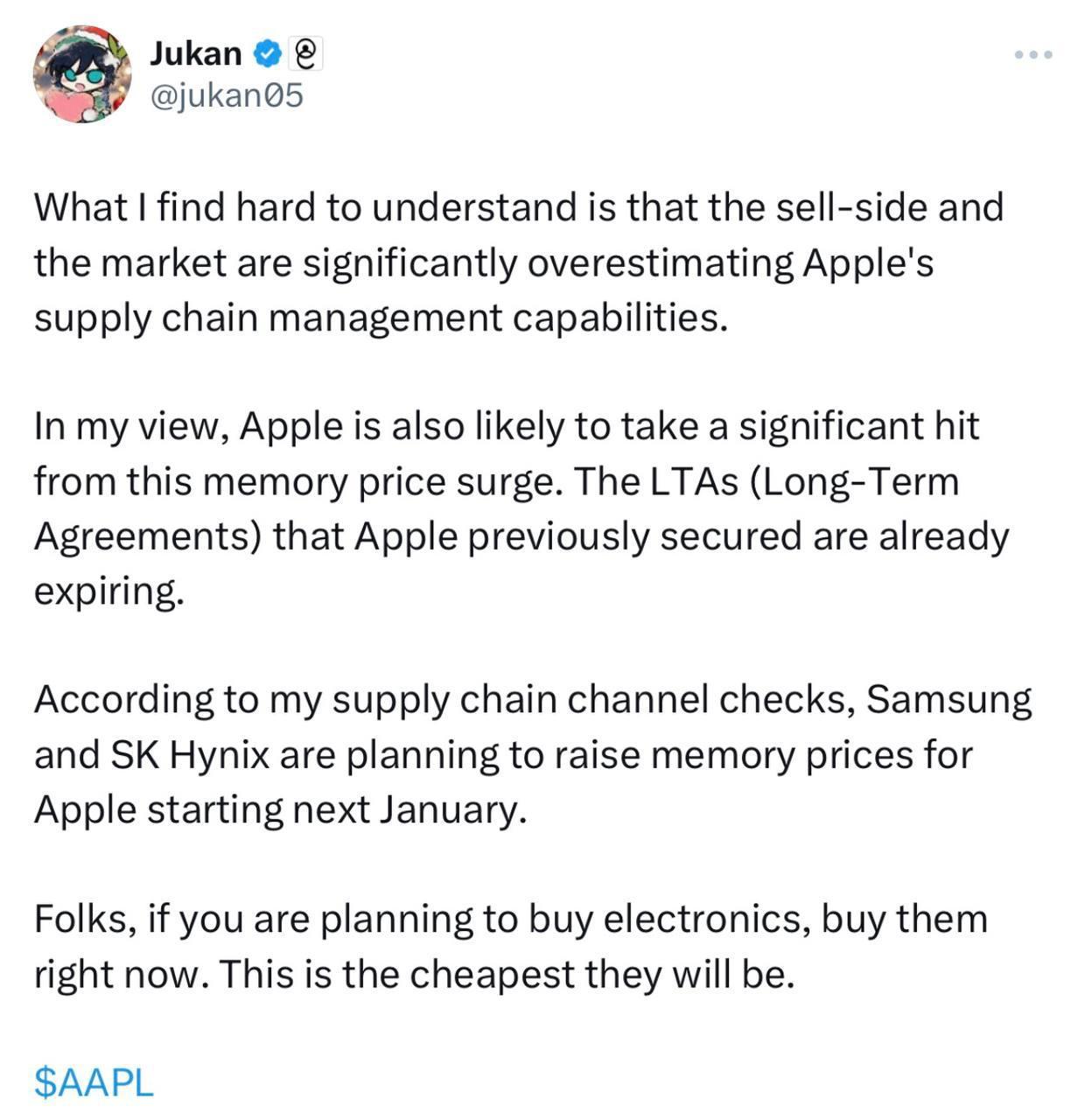 Техника Apple может ПОДОРОЖАТЬ уже в январе Инсайдеры заявляют что контракты с Samsung и SK Hynix подходят к концу и оба поставщика собираются поднять цены на память для техники Apple с января Эксперты предполагают что цены могут продержаться какое то время но в первой половине 2026 года всё равно ждут скачка цен на всё айфоны макбуки и остальную электронику Расчехляем сбережения techmedia
