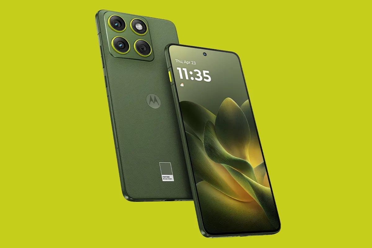 Motorola представила супертонкий смартфон X70 Air с большой батареей Толщина X70 Air составляет менее 6 мм точно значение неизвестно Внутри установлен аккумулятор на 4800 мАч также сзади инженеры смогли разместить тройную камеру The Verge новости iphonesru