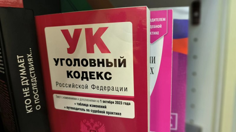 Житель Камчатки попался на незаконном оформлении более 200 мигрантов Дело о фиктивной постановке на миграционный учет 206 иностранцев ст 322 3 УК РФ возбуждено против 39 летнего жителя Петропавловска Камчатского сообщили агентству КАМЧАТКА ИНФОРМ в УМВД России по Камчатскому краю По данным ведомства с 16 июня по 6 октября этого года мужчина фиктивно поставил на миграционный учет в своей квартире по улице Звездная иностранных граждан не имея намерения пускать их к себе жить С каждого из мигрантов он брал от двух тысяч рублей Фигуранту грозит до пяти лет лишения свободы КАМЧАТКА ИНФОРМ новости Камчатки в Telegram Фоторепортажи и эксклюзивные материалы на kamchatinfo com НАПИСАТЬ НАМ