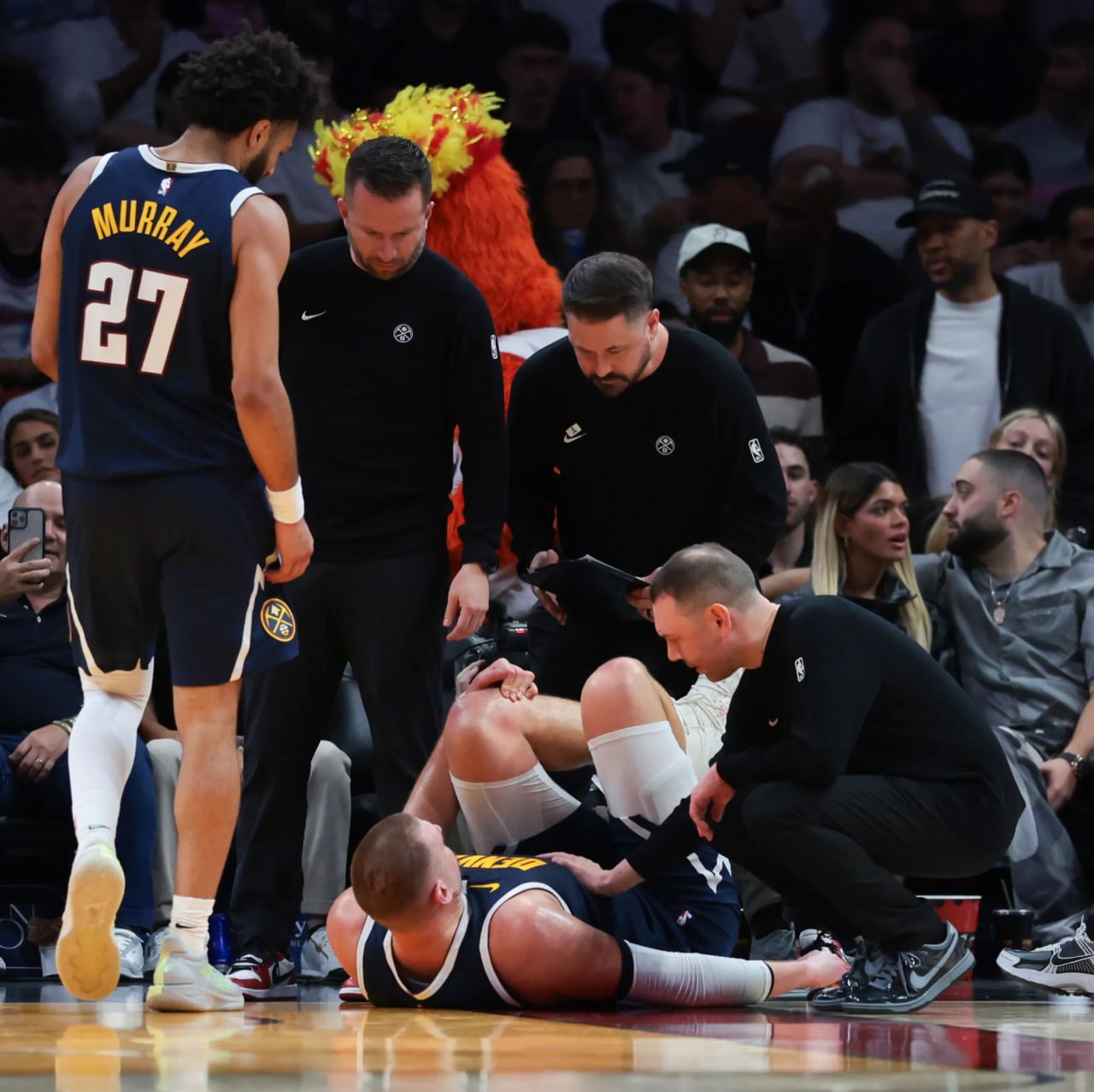 Денвер на месяц потерял Николу Йокича из за травмы Клуб сообщил что сербский центровой в матче против Майами получил переразгибание левого колена Йокич пройдет повторное обследование через четыре недели Подписывайтесь на РИА Новости Спорт в MAX