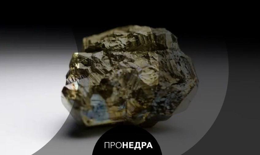 Barrick и Мали договорились об урегулировании спора Горнодобывающая компания Barrick Mining и правительство Мали достигли принципиального устного соглашения об урегулировании спора вокруг золотодобывающего комплекса Луло Гункото Об этом агентству Reuters сообщили два источника знакомых с ситуацией Представитель Министерства горнодобывающей промышленности Мали заявил что переговоры идут успешно но не раскрыл деталей Спор между сторонами длится с 2023 года из за внедрения в Мали нового горнодобывающего кодекса который повышает налоги и увеличивает долю правительства в золотых рудниках Переговоры включают продление лицензии Barrick на 10 лет до февраля 2036 года Кроме этого стороны обсуждают судьбу четырех арестованных сотрудников Barrick возврат 3 тонн изъятого властями золота и прекращение арбитражного разбирательства инициированного Barrick против Мали   Пронедра Подписывайся