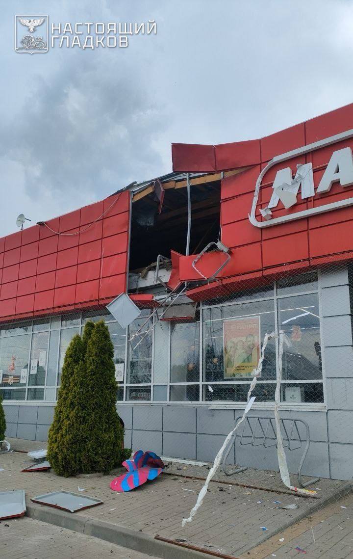 В городе Грайвороне в результате удара FPV-дрона по коммерческому объекту пострадали три женщины. Об этом в 19:19 сообщил губернатор Белгородской области Вячеслав Гладков в своем Telegram-канале. Фото: Telegram/vvgladkov Подписывайтесь на «Ъ-Черноземье»