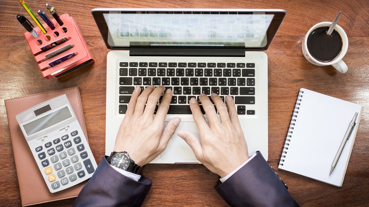 Минтруда рассказало о нюансах совмещения должностей и доплат Министерство труда и социальной защиты Беларуси предоставило разъяснения касающиеся правил организации дополнительной работы назвав законные способы увеличить доход сотрудника без изменения основного трудового договора Подробности здесь myfin news