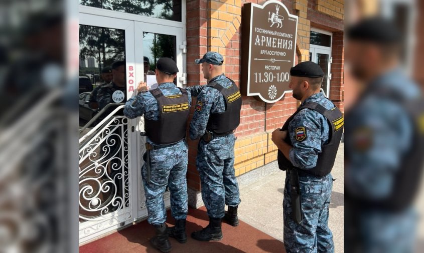 В Благовещенске приставы опечатали ресторан и гостиницу Армения В отделение судебных приставов 2 по городу Благовещенску на принудительное исполнение поступило постановление суда о приостановлении деятельности ресторана и гостиницы Сотрудник службы незамедлительно возбудил исполнительное производство Причины приостановления деятельности Армении на портале asn24 ru news society 139319 Фото УФССП России по Амурской области общество Подписаться Проголосовать