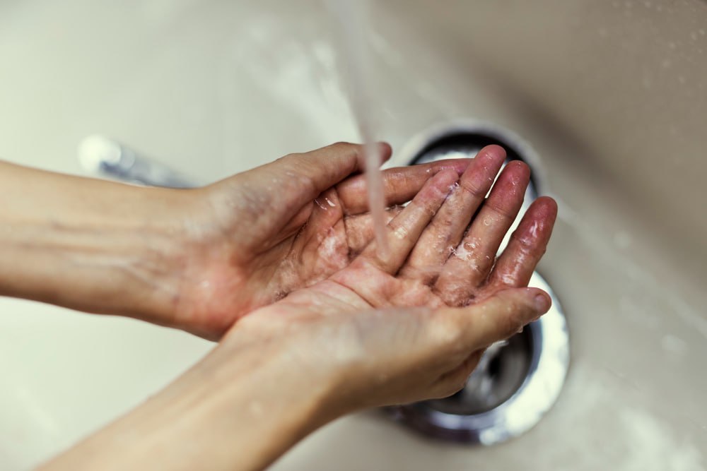 Где в Благовещенске 1 июля отключат воду и свет? С 9.00 до 12.00 1 июля от электроснабжения будут отключены потребители: ул. Амурская, 230, ул. Комсомольская, 12, 16, ул. Зейская, 267, частный сектор ул. Мухина – ул. Зейская – ул. Комсомольская – ул. Горького. Кроме того, отключат светофор по ул. Зейская – ул. Комсомольская. С 1 июля по 2 июля для устранения дефекта на водопроводной сети от холодного и горячего водоснабжения отключат потребителей по ул. Шимановского, 25/3, ул. Трудовая, 26, 38. И до 9 июля от ХВС отключены потребители по ул. Садовая, 53, пер. Ученический, 6, 8. У них меняют участок трубопровода. Реклама