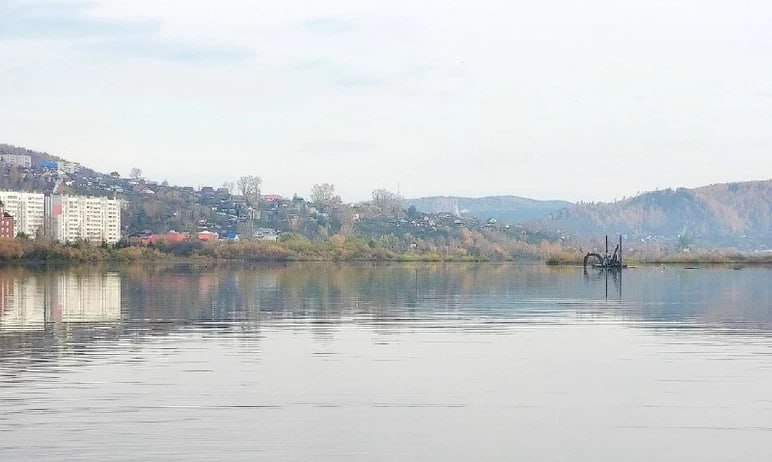 Городской пруд на реке Ай в Златоусте избавят от ила и болотной растительности  В Златоусте  Челябинская область  в этом году стартует двухлетняя очистка южной части городского пруда на реке Ай.  Исполнитель контракта, заказчиком которого является министерство экологии региона, уже определен. Работы будут выполняться в течение двух лет за 154 миллиона 909 тысяч 150,62 рубля – на аукцион, состоявшийся в последней декаде февраля, была подана только одна заявка, признанная соответствующей требованиям, поэтому снижения начальной цены контракта не произошло.  Подрядчику, получившему контракт, предстоит избавить городской пруд от иловых отложений, наносов и растительности.  Отметим, в процессе эксплуатации пруда на реке Ай, расположенного в черте Златоуста, произошло заиление центральной части водоема до отметок 408,5 – 409,6 м БС.  ПОДПИСАТЬСЯ НА НАС