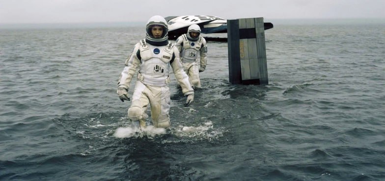 Ученые открыли планету полностью покрытую водой Экзопланета TOI 1452 b находится в ста световых годах от Солнца Эта планета крупнее Земли и вращается вокруг двойной звезды По данным специалистов сама экзопланета является твердой однако около 30 ее массы приходится на воду это может говорить о том что вся поверхность TOI 1452 b покрыта океаном К примеру объем Мирового океана Земли составляет менее 1 массы Поддержать канал бустами Inst TikTok ВК OK FB