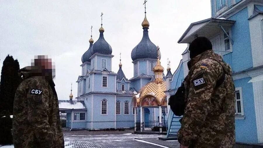 На Украине запущен механизм ликвидации канонической УПЦ. Вступила в силу норма закона, которая фактически позволяет лишить каноническую Украинскую православную церковь юридического статуса — а вместе с ним и имущества. Речь идёт не только о запрете. УПЦ теперь могут массово вытеснять из храмов, монастырей и земельных участков. Официальный повод — «связь с государством-агрессором». НАШИ РЕСУРСЫ: Telegram Tik-tok YouTube RUTUBE
