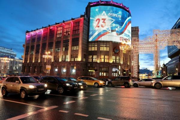 Опрос сертификаты на покупки лидируют в списке подарков коллегам мужчинам на 23 февраля Так ответили 46 респондентов 30 участников исследования назвали угощения и сладости 29 тематические сувениры Корпоративный мерч набрал 17 ответов спортинвентарь 16 Каждый десятый считает что на 23 февраля уместно подарить подписки на сервисы столько же опрошенных выбрали парфюмерию 13 наборы для душа Что касается сертификатов на процедуры или развлечения то 22 выделили алкоголь 21 книги Такие данные привели радиостанции Говорит Москва в сервисах Работа RU и ЮMoney   govoritmoskva ru news 482739