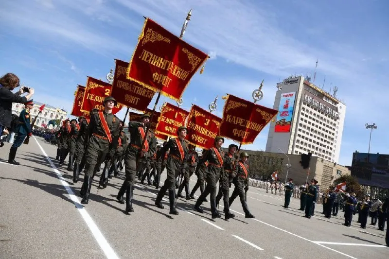 Парад Победы в Ставрополе пройдёт без колонны военной техники Владимир Владимиров сообщил что в этом году в ходе Парада Победы колонна военной техники задействована не будет Решение принято с учётом текущей обстановки в целях обеспечения безопасности участников и гостей праздника сообщает губернатор Новости Кмв Экспресс Заказать рекламу