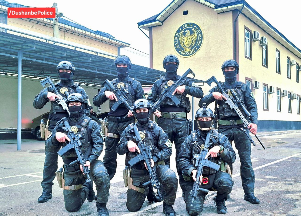 Спецотряд Шохин примет участие в международном турнире в ОАЭ Соревнования UAESWAT Challenge среди подразделений спецназа пройдут с 7 по 11 февраля и в них примут участие 114 команд из 48 стран мира Как сообщает столичное управление МВД РТ участие Шохина будет способствовать повышению профессионального мастерства и обмену опытом Читать SputnikТj в MAX