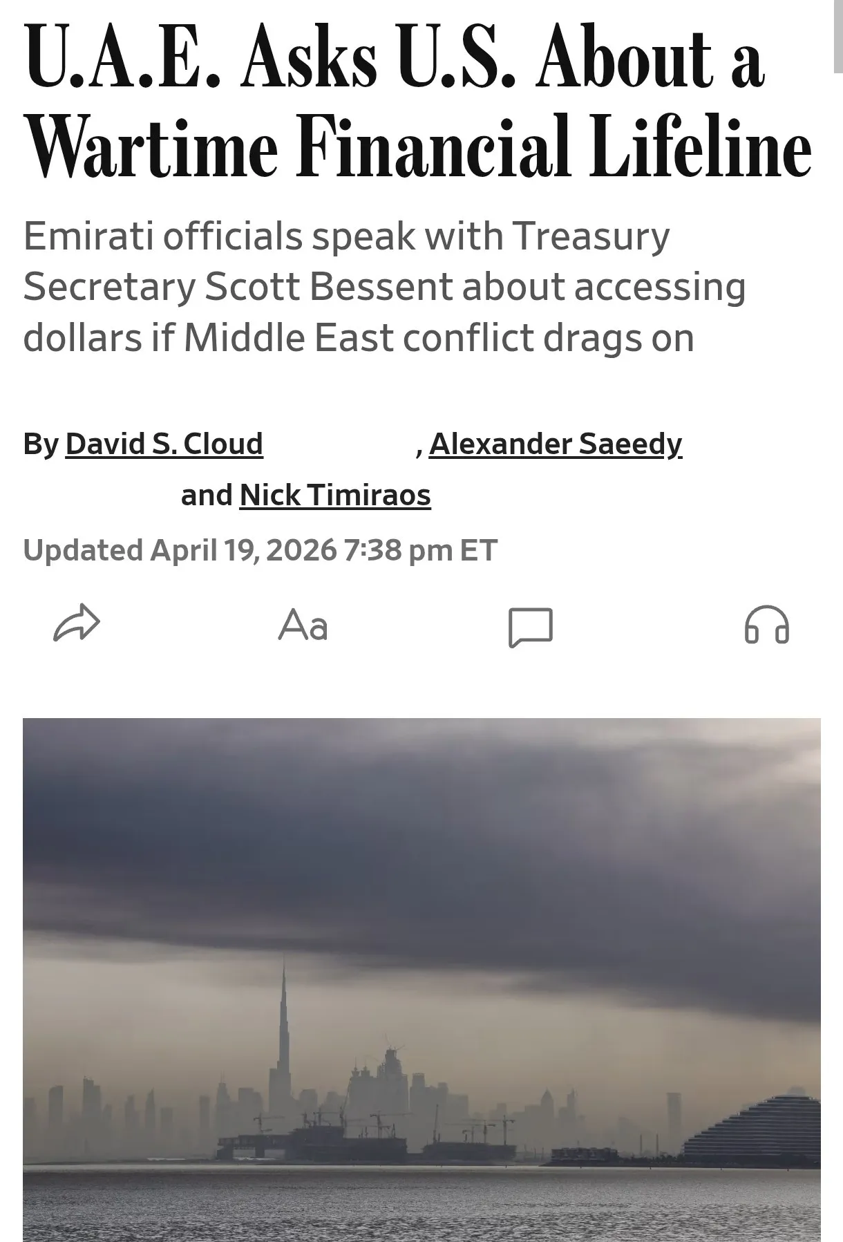 ОАЭ допустили отказ от доллара в расчетах за нефть на фоне войны с Ираном если США не помогут стране деньгами сообщает The Wall Street Journal По данным издания страна начала переговоры с США о возможной финансовой поддержке на случай углубления кризиса Эмиратские власти говорят что пока удается сдерживать последствия но может понадобиться финансовая подушка Из за ситуации в Ормузском проливе в Абу Даби опасаются истощения резервов и оттока инвесторов В Эмиратах также говорят что решение США атаковать Иран втянуло страну в конфликт с непредсказуемыми последствиями Поэтому при нехватке долларов ОАЭ могут перейти на расчеты в юанях или других валютах что создает риск для доминирования доллара на мировом нефтяном рынке