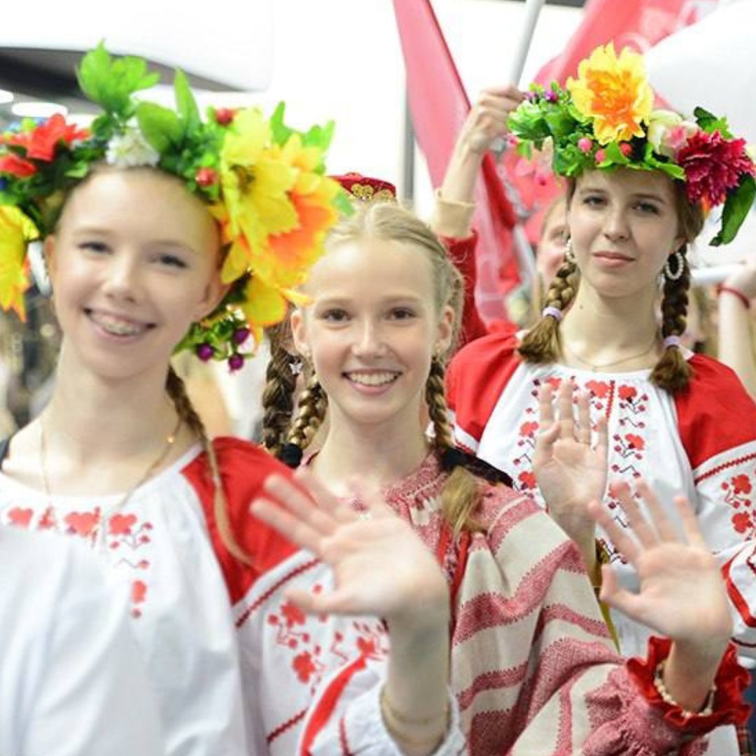 Делегация Калининградской области примет участие в марафоне Россия семья семей в Москве Событие даст старт Году единства народов России В Национальном центре Россия соберутся больше 4 000 человек Среди них 15 студентов БФУ имени И Канта В марафоне объединятся представители 89 регионов и гости из других стран В программе выставки кинопоказы и просветительские акции Источник региональное правительство