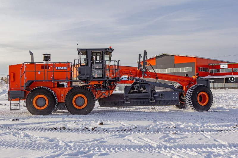 Челябинский завод завершил разработку автогрейдера ДЗ 350 самого мощного в России 35 тонная машина оснащенная передовыми технологиями будет использоваться в карьерах и для дорожного строительства Поставки начнутся в первом квартале 2026 г dk chel