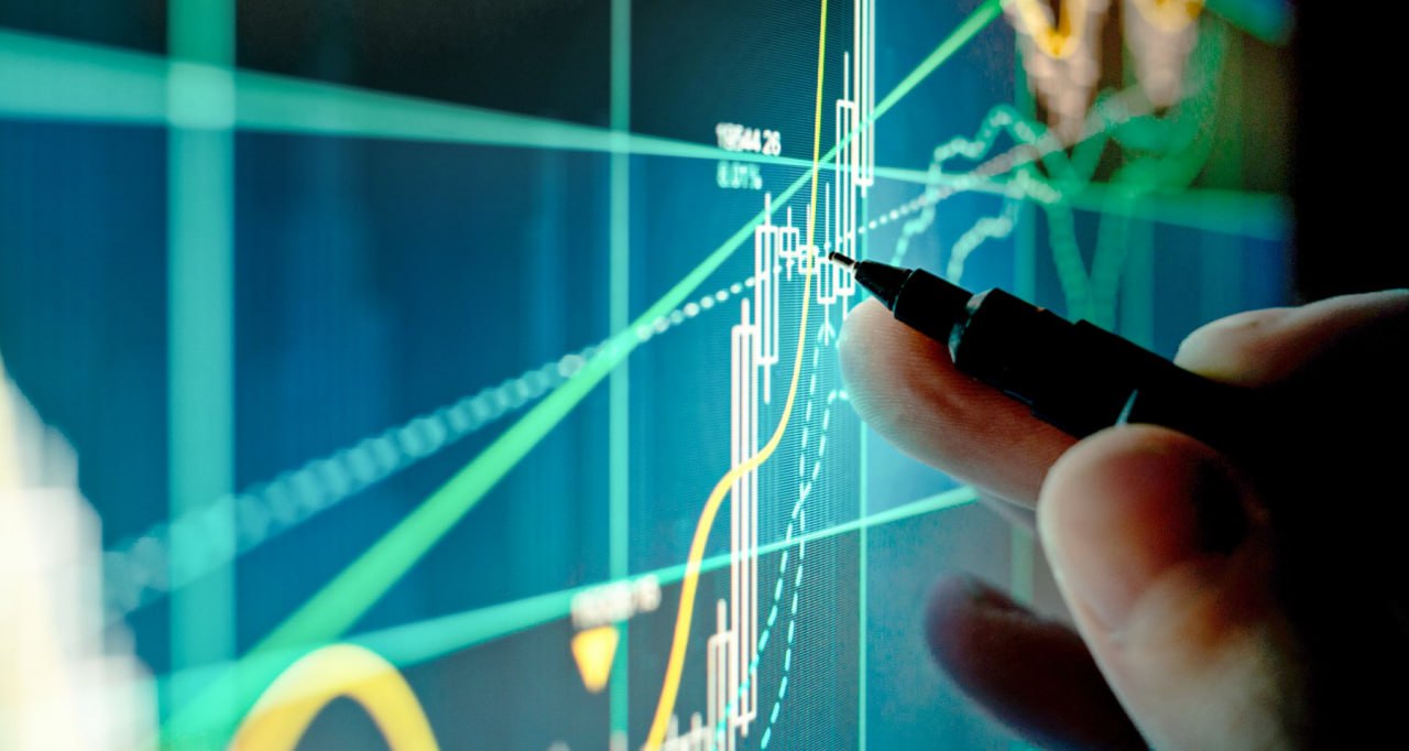 Госкомпании с сентября 2025 года будут дополнительно рассматривать вопрос о направлении временно свободных средств на покупку акций и облигаций российских эмитентов соответствующее постановление приняло правительство Реализация постановления повысит вовлеченность госкомпаний и госкорпораций к инвестированию на российском фондовом рынке Предельный объем временно свободных средств для инвестирования в акции и облигации российских эмитентов определяется высшим органом управления госкомпании уточняется в сообщении на сайте Минфина jkinvest news jkinvest