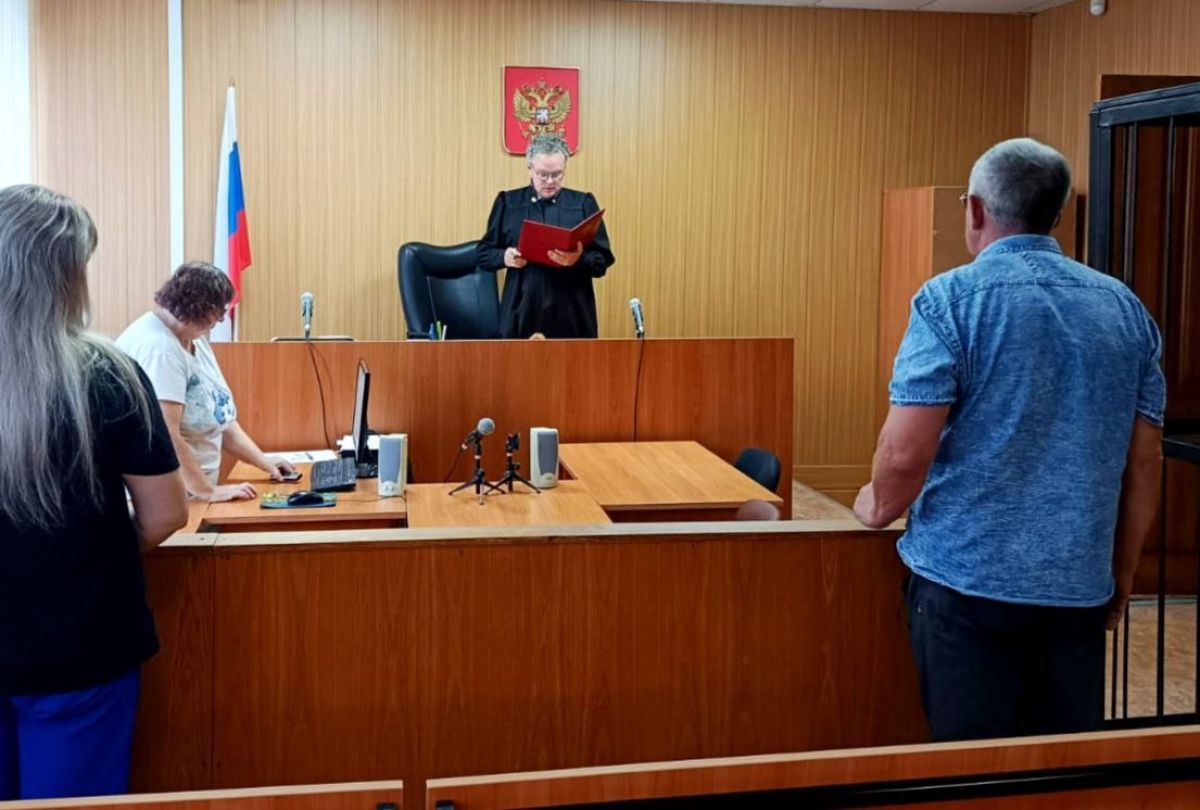 Водитель из Ивановской области получил 3 года принудительных работ за смертельное ДТП Помимо этого, суд удовлетворил исковые требования родственников погибшего: вдове назначена компенсация в размере 1,5 млн рублей, матери — 1 млн рублей. ↗ Прислать новость Подписаться