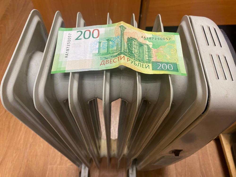 Тюменская бизнес леди Ступак кинула администрацию Архангельской области Прокуратура проверила законодательство о контрактной системе в сфере закупок товаров работ а также услуг для обеспечения государственных и муниципальных нужд В результате были установлены основания для взыскания ущерба причиненного Архангельской области и государственному казенному учреждению Управление делами Как сообщает пресс служба надзорного органа по результатам проведенного аукциона между госзаказчиком и хозяйствующим субъектом был заключен контракт на поставку осушителей и электрических отопительных приборов стоимостью 312 тысяч рублей финансирование которого осуществлялось за счет областного бюджета К истечению срока контракта контрагент свои обязательства не исполнил что явилось основанием для включения УФАС сведений о нём в реестр недобросовестных поставщиков Неисполнение представителем бизнеса обязательств по контракту поставило учреждение в условия необходимости выделения дополнительных бюджетных средств и заключения замещающей сделки цена которой превысила стоимость первоначальной на 87 тысяч рублей В целях защиты имущественных прав региона прокуратура обратилась в Арбитражный суд с исковым заявлением о взыскании с недобросовестного поставщика убытков на указанную сумму Решением суда с ответчика в доход регионального бюджета взысканы причиненные убытки Речь в данной истории как сообщили собственные источники ИА Эхо СЕВЕРА идет о бизнес леди Светлане Ступак ИП зарегистрировано в Тюмени которая должна была поставить технику на Троицкий 49 По данным базы Контур Фокус Ступак буквально поставляла технику по всей стране от Владивостока до Калининграда А в итоге набрала кучу контрактов и видимо не справилась Теперь у неё суды и подмоченная репутация