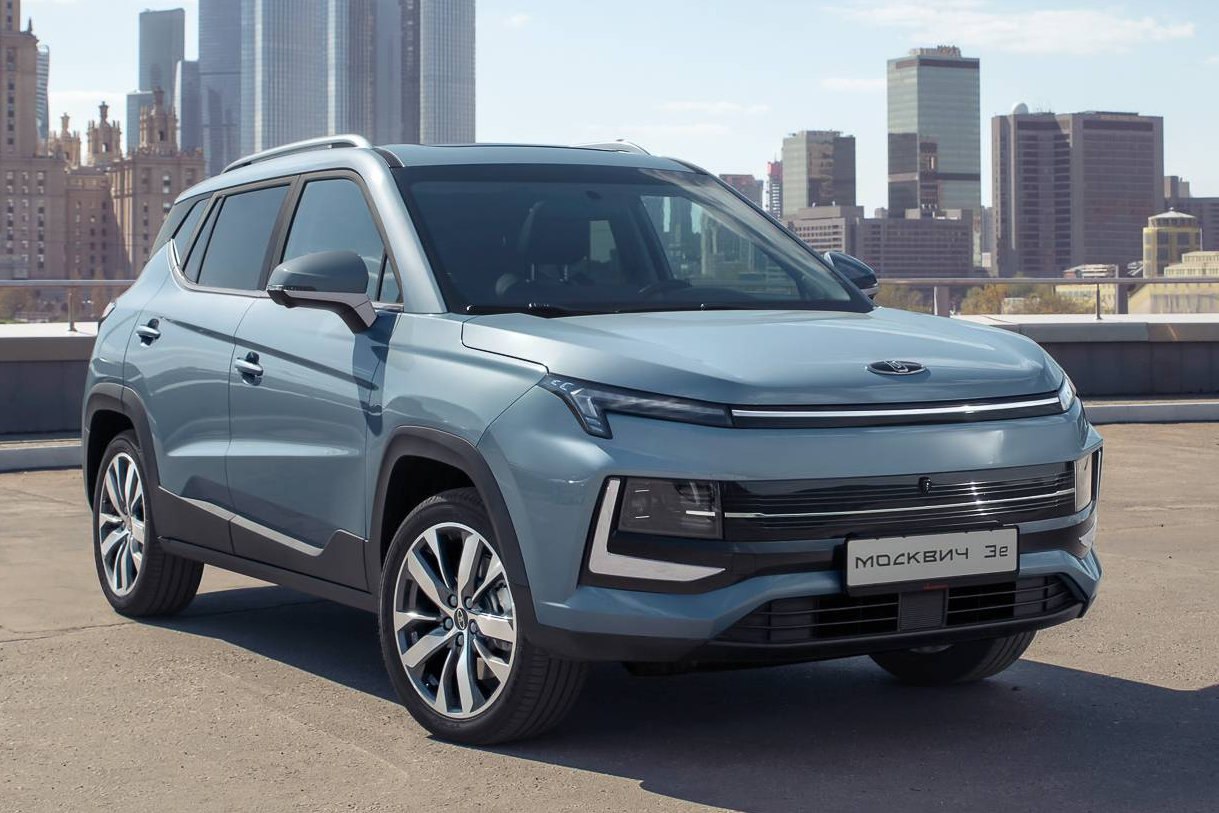 Москвич 3е станет более российским ему импортозаместят батарею 12 февраля на электрический кроссовер было оформлено новое ОТТС сроком действия на год В нём фигурирует батарея российского производителя Рэнера пишет телеграм канал Автопоток Сейчас же Москвич 3е оснащается китайским аккумулятором JAC В пресс службе Москвича не смогли оперативно прокомментировать эту информацию Характеристики новой батареи пока неизвестны Журнал Авто ру online
