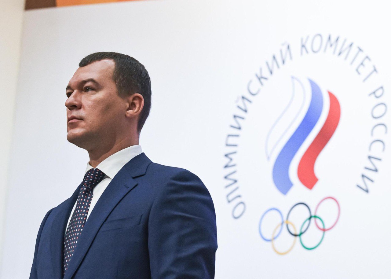 Делегация РФ вскоре отправится в Азербайджан где состоятся Игры стран СНГ Об этом министр спорта РФ Михаил Дегтярев сообщил на сессии Спортивная дипломатия новые вызовы и возможности на ВЭФ Международные форматы развиваются в межстрановом взаимодействии Наша делегация готовится к выезду в Баку Азербайджан где пройдут Игры стран СНГ Министр спорта Азербайджана Фарид Гаибов пригласил и меня лично но по своему визиту я буду принимать решение отдельно отметил Дегтярев III Игры стран СНГ состоятся в Азербайджане с 28 сентября по 8 октября Церемонии открытия и закрытия пройдут в Гяндже В заявку российской сборной вошли более 260 спортсменов Соревнования охватят семь городов страны и включат 23 вида спорта cbctvaz