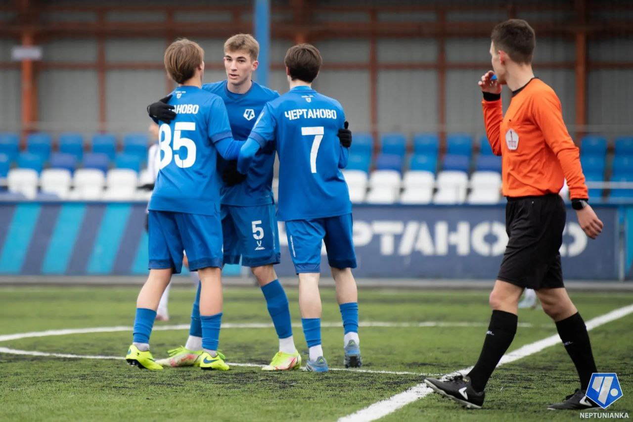 В воскресенье 15 февраля в рамках 9 го тура Чемпионата Москвы U 19 воспитанники Советского района разгромно выиграли на выезде у команды Кунцево 0   РЕЗУЛЬТАТ МАТЧА Кунцево Советский район 0 4 Гуслицкий 2 Киреев Буряко   ПОДРОБНОСТИ НА САЙТЕ советскийрайон