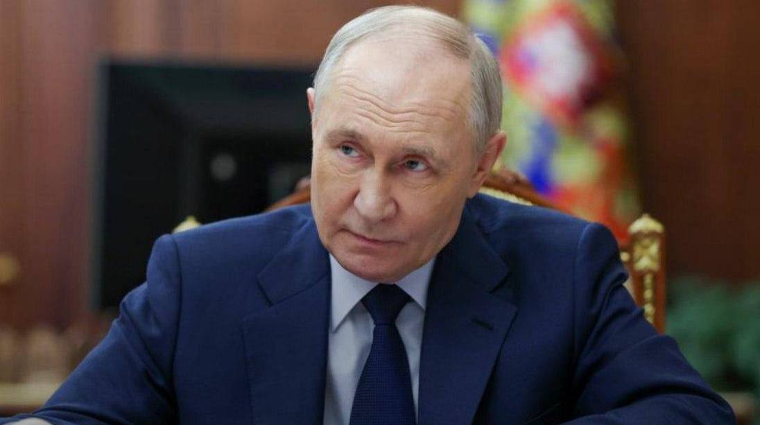 Владимир Путин назвал демографию национальным приоритетом РФ на годы вперед Также президент заявил что РФ будет улучшать систему оплаты труда медиков Подписаться Написать нам